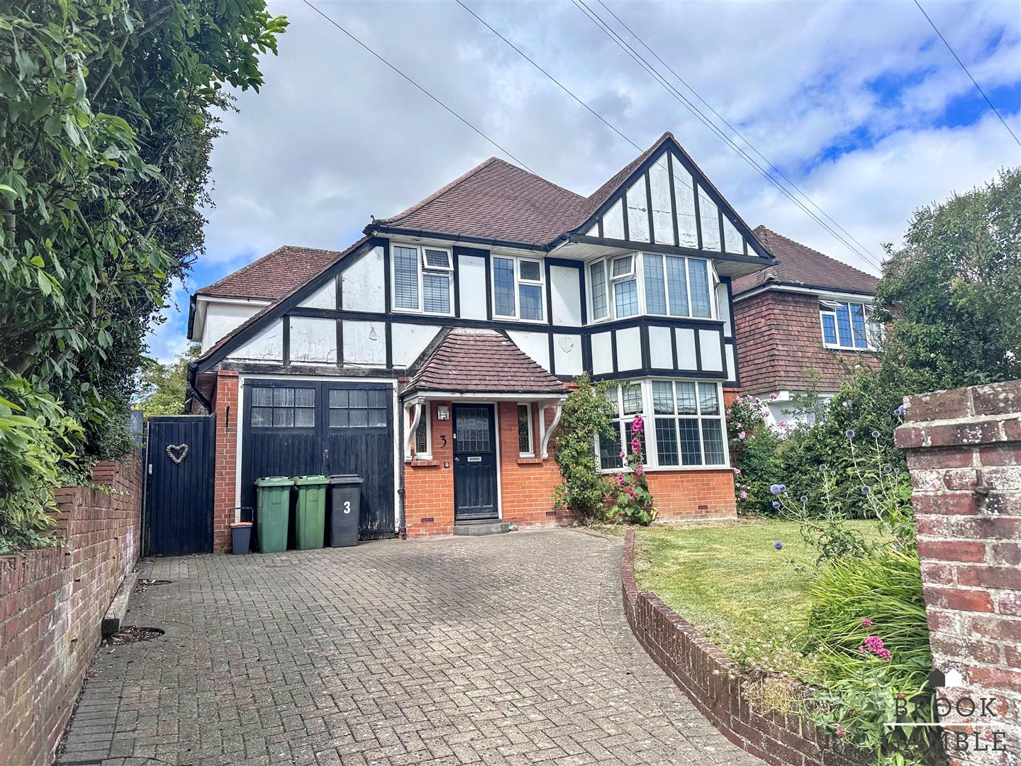 4 Bedroom House for Sale: £750,000. Baldwin Avenue in Eastbourne, East Sussex
